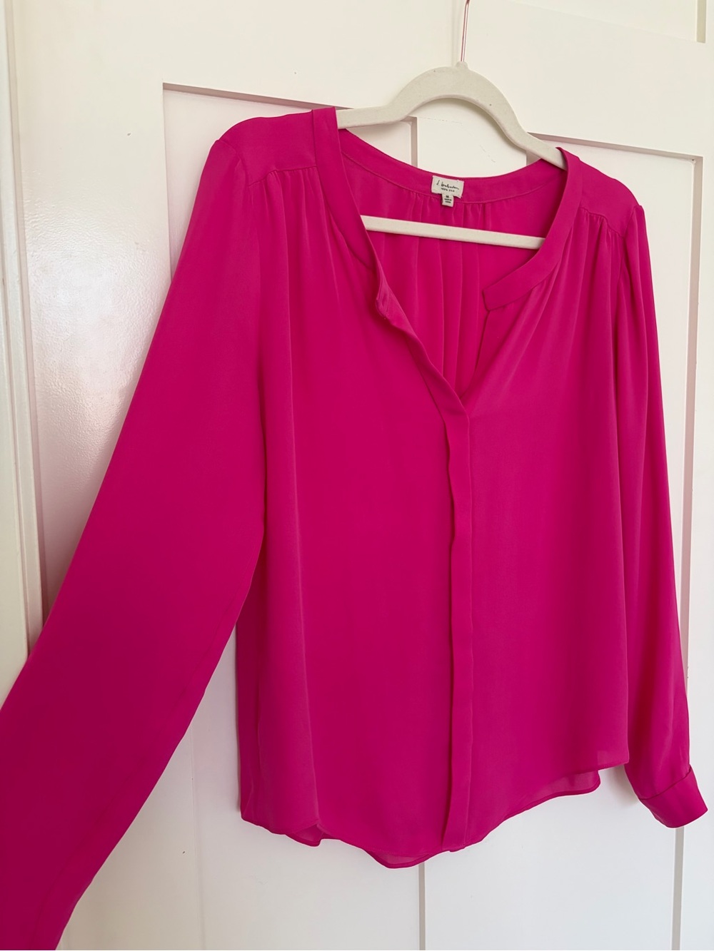 Aritzia Babaton Aritzia 100% Silk Blouse Magenta Pink SZ M - Picture 4 of 7